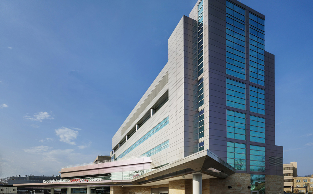 The Steven & Alexandra Cohen Children’s Medical Center exterior entrance on sunny day